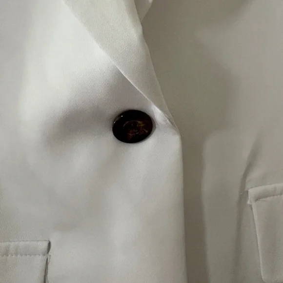 White Blazer Size XL NWOT - Picture 2 of 6